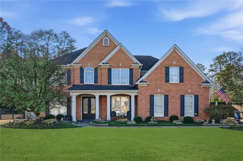 Single Family Residence in Alpharetta