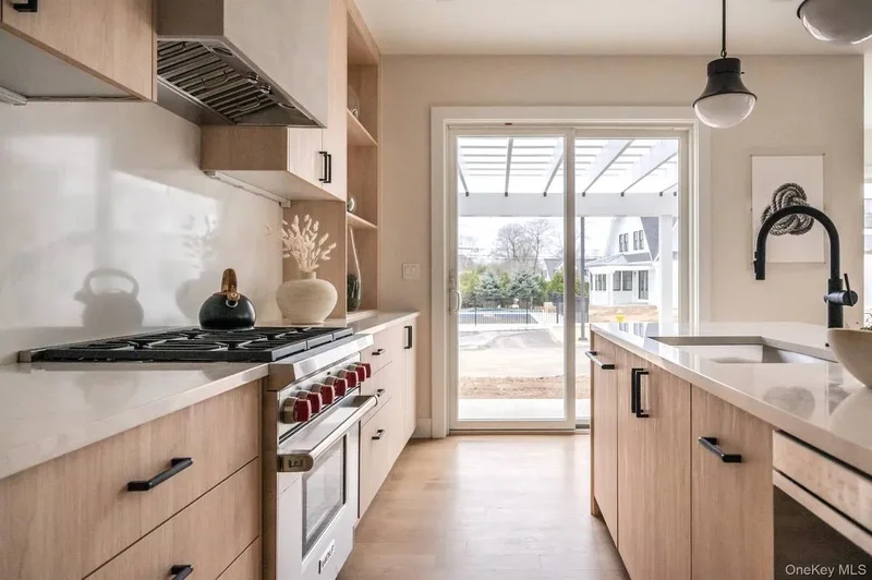12 Depot Road #1102 (Pearl Way), Westhampton Beach, New York, United States. - Photo 17