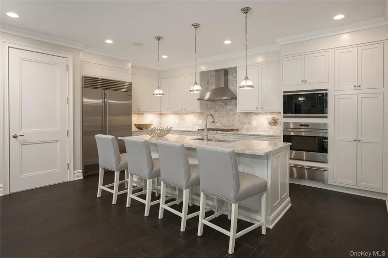 3000 Royal Court, Manhasset, New York, United States. - Photo 19