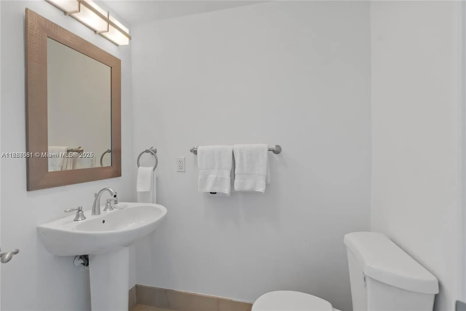 4401 COLLINS AV 1214, Miami Beach, Florida, United States. - Photo 25