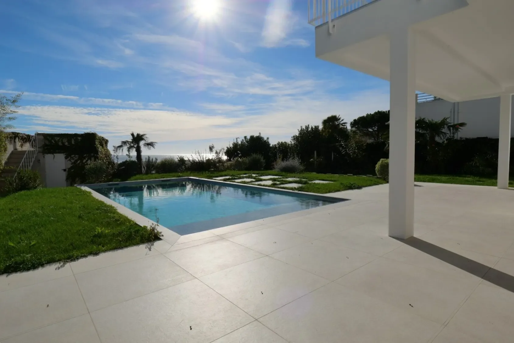 Exterior photo 8