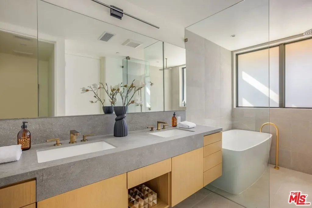 929 Hilldale, Altadena, California, United States. - Photo 2