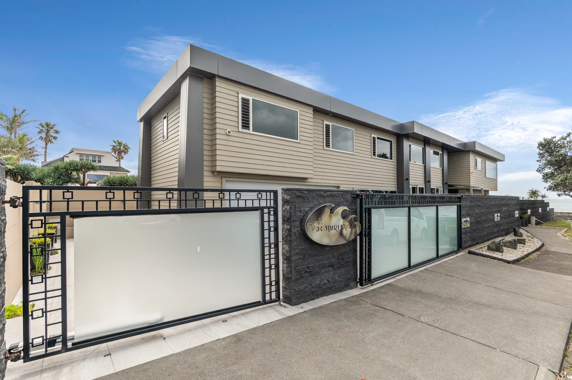 Exterior photo 8