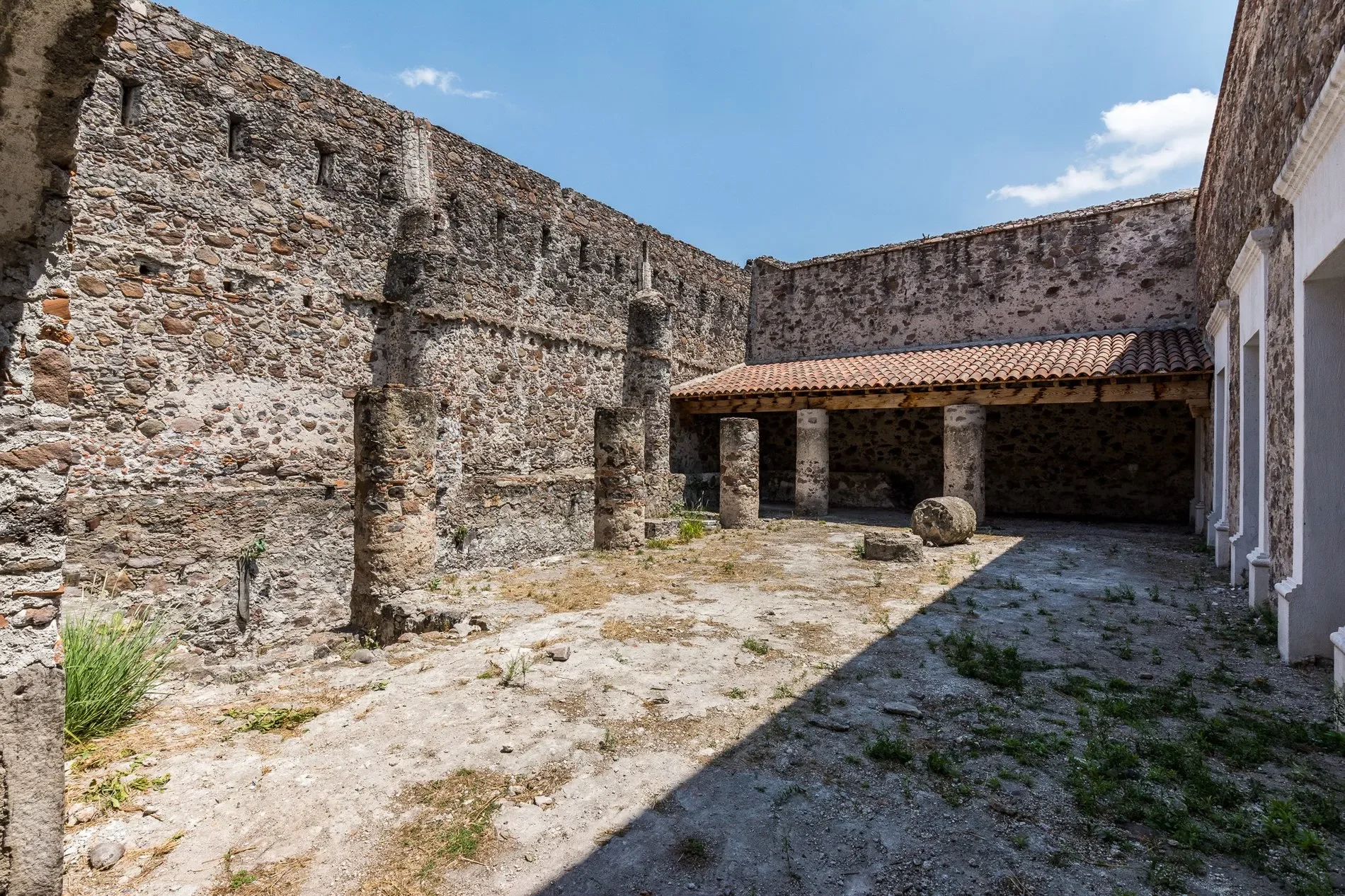 Exterior photo 9
