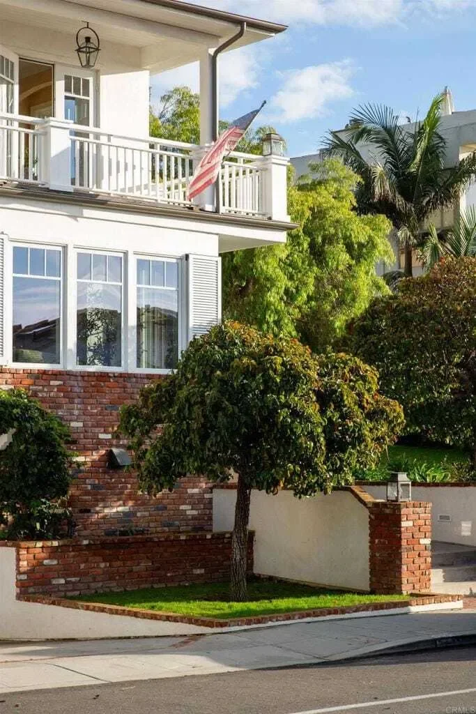 Exterior photo 9