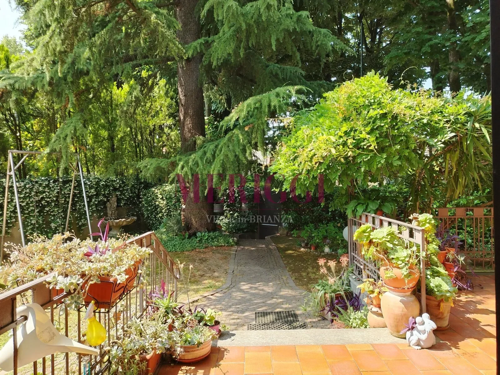 Viale dei Tigli, Cusano Milanino, Lombardy, Italy. - Photo 34