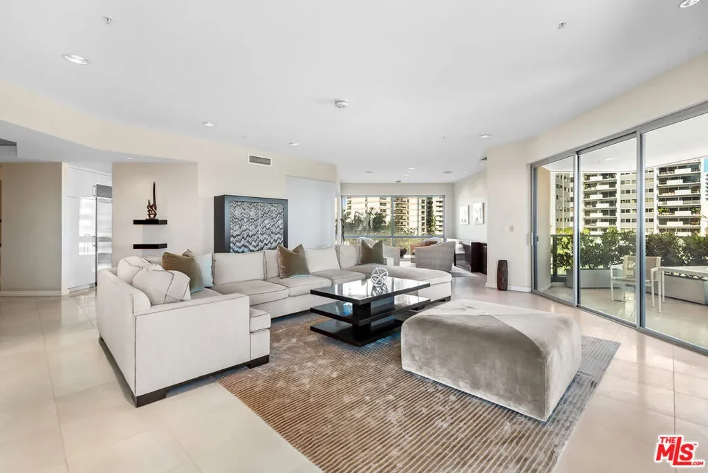 10490 Wilshire Boulevard 604, Los Angeles, California, United States. - Photo 7
