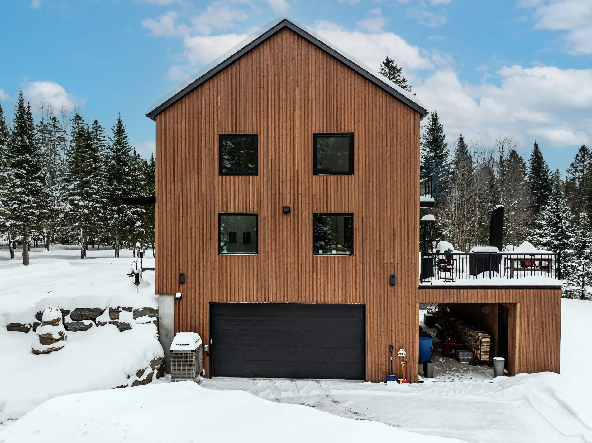 Exterior photo 4