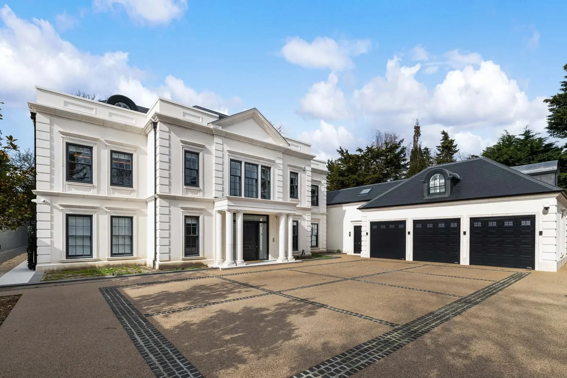 Exterior photo 3