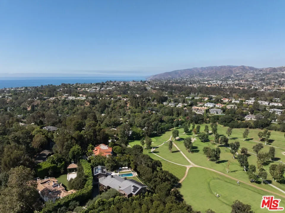 859 Woodacres Road, Santa Monica, California, United States. - Photo 48