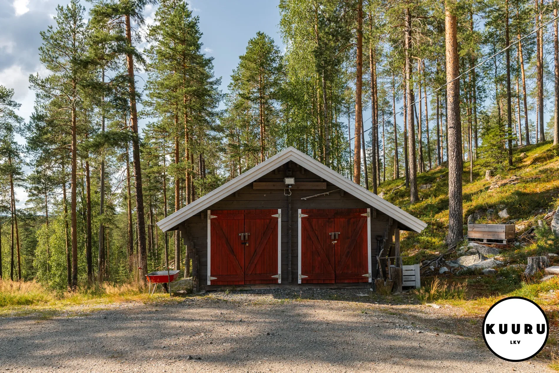 Exterior photo 6