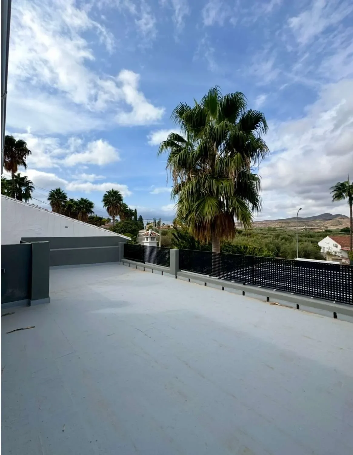 Exterior photo 2