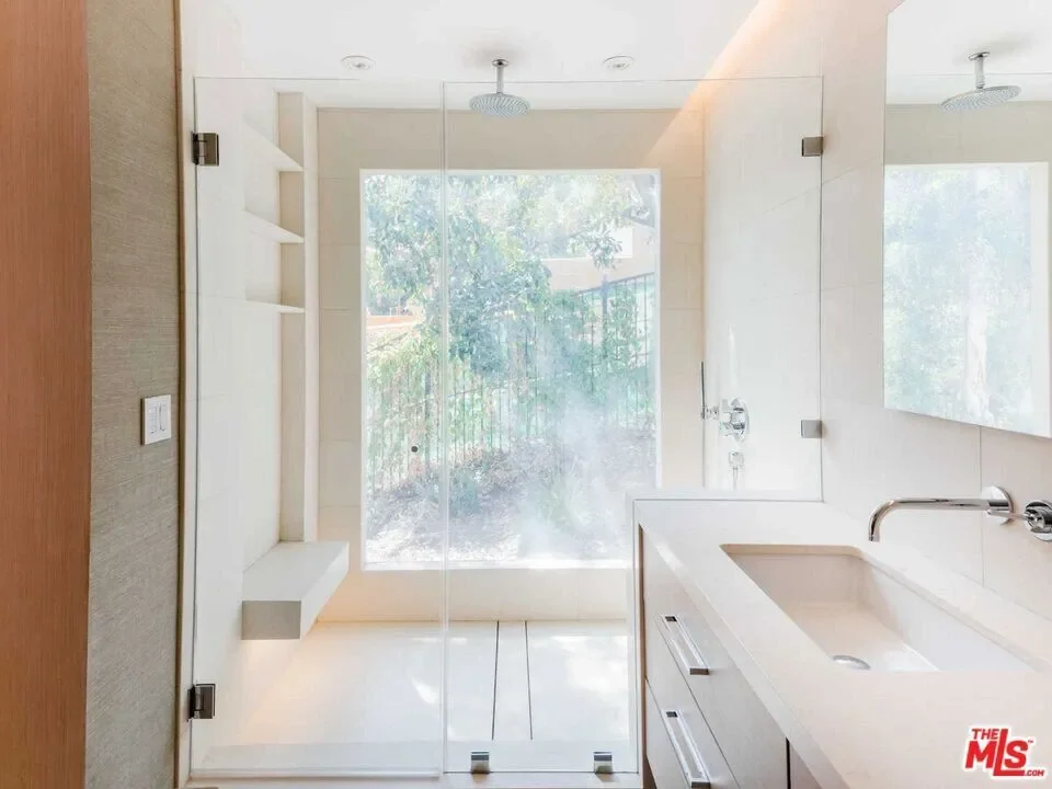 3279 Ledgewood Drive, Los Angeles, California, United States. - Photo 2
