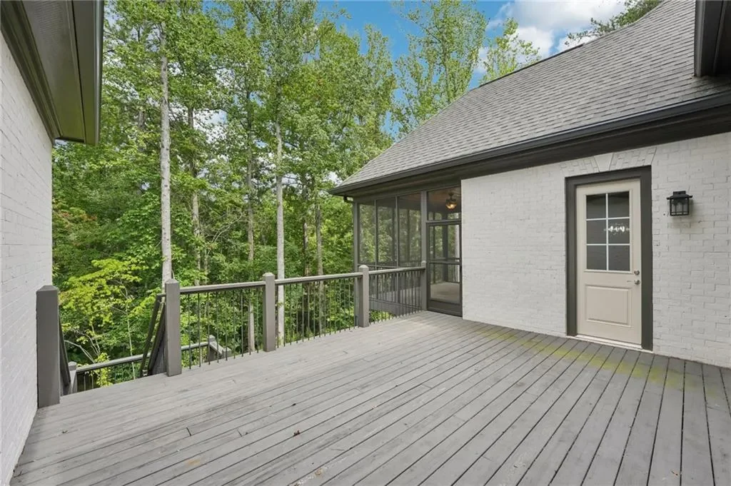 Exterior photo 8