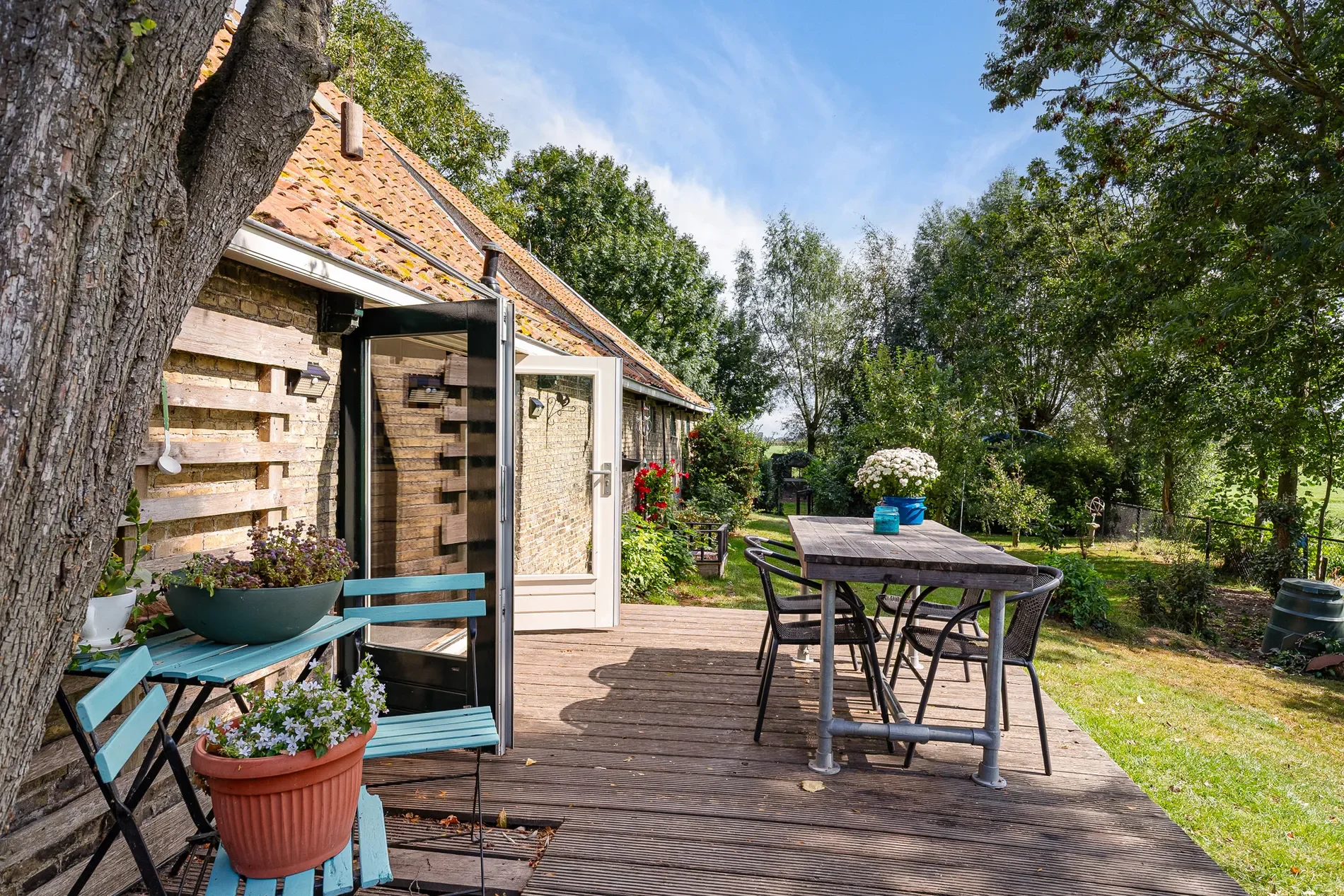 Exterior photo 9