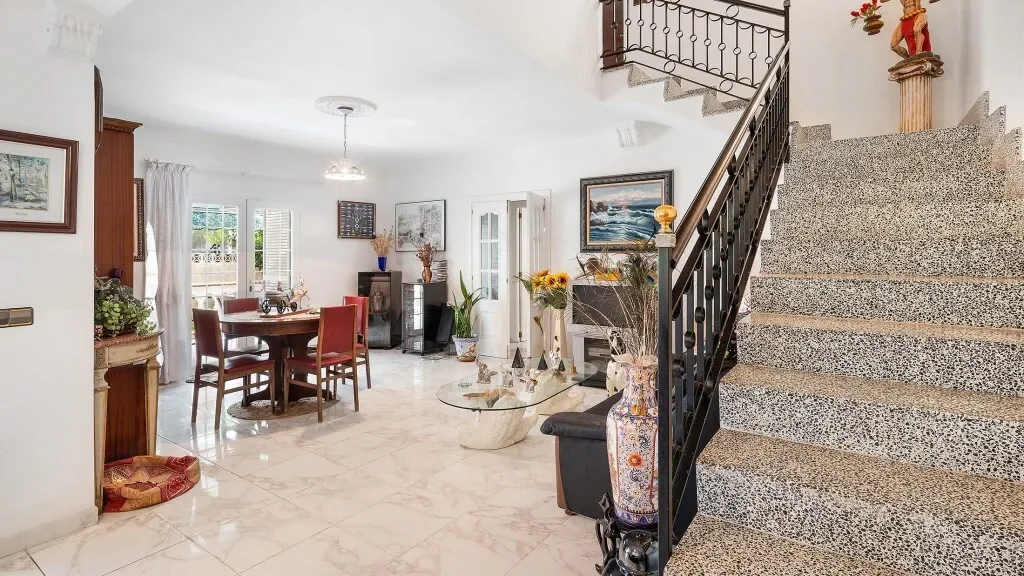 Beautiful villa with garden in Palmanyola