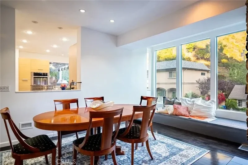 1833 Roscomare Road, Los Angeles, California, United States. - Photo 5