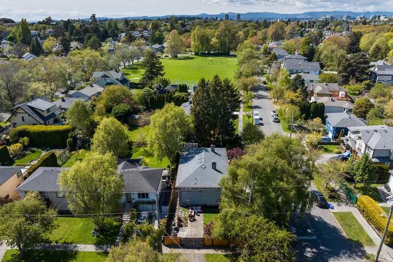 1451 Brooke Street, Victoria, BC V8S 1M4, Victoria, British Columbia, Canada. - Photo 29