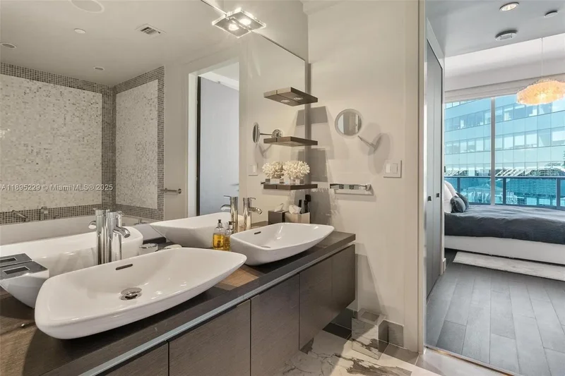 200 Biscayne Boulevard Wa, #5211, Miami, FL, 33131, USA, Miami, Florida, United States. - Photo 27