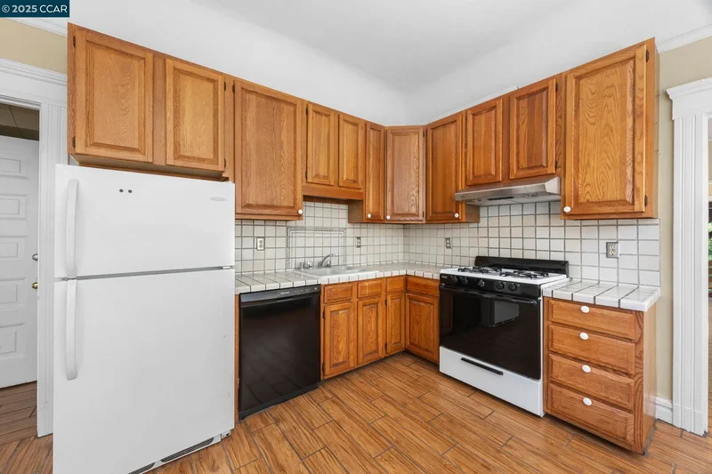 1220 Chestnut St, Alameda, California, United States. - Photo 10