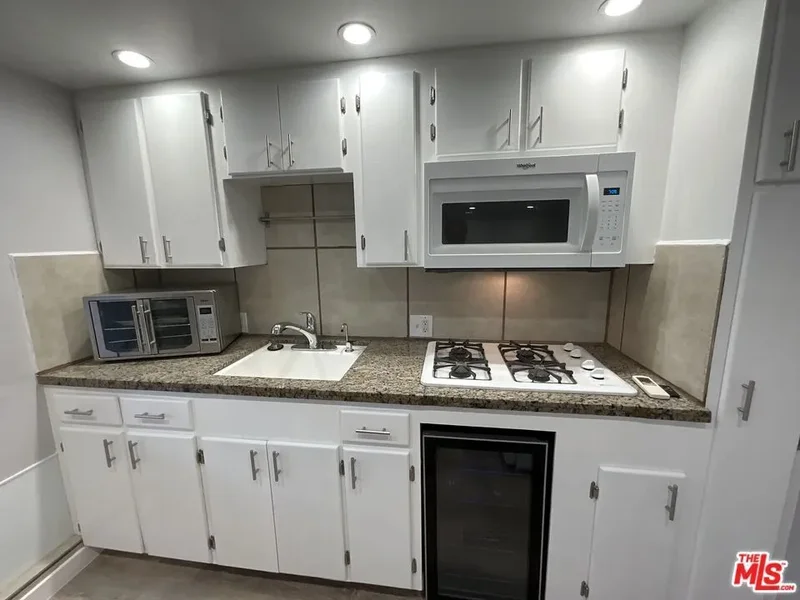 10814 Blix Street, Los Angeles, California, United States. - Photo 12