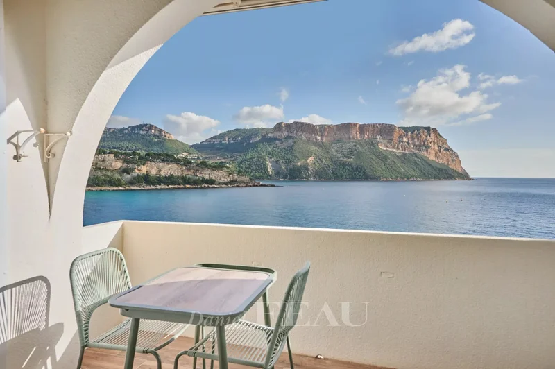 Cassis – Two-bedroom apartment with panoramic views