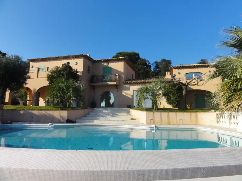 Property Overlooking Pampelonne Bay