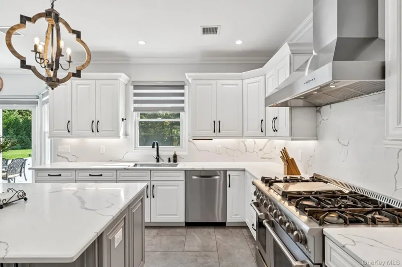 260 Clay Pitts Road, East Northport, NY, 11731, USA, East Northport, New York, United States. - Photo 23