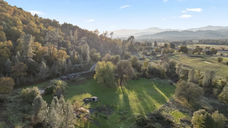 19606 Fish Hill Lane , Redding, CA 96003, Redding, California, United States. - Photo 3