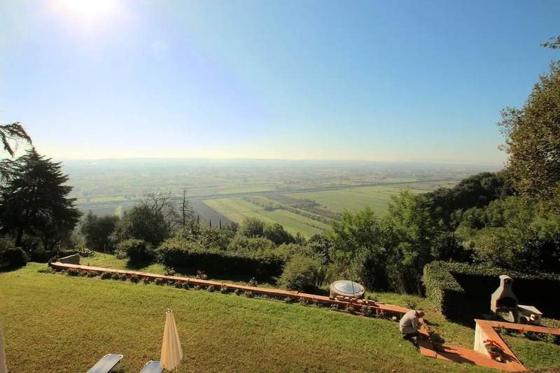 Villa unifamiliare con dependance ampio giardino piscina e vista panoramica in vendita a Santa Maria