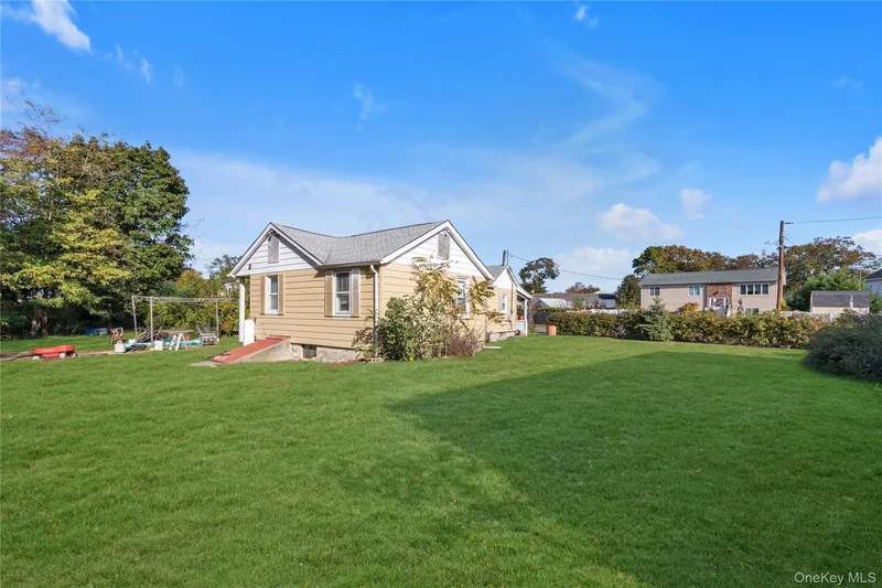 166 & 170 Woodrow Parkway, West Babylon, New York, United States. - Photo 11