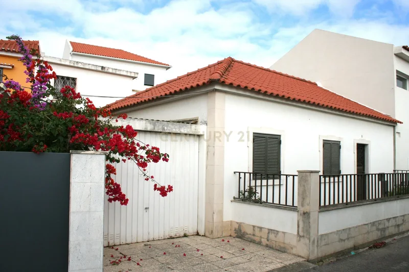 Charming 3-Bedroom Home in Campolide, Lisboa