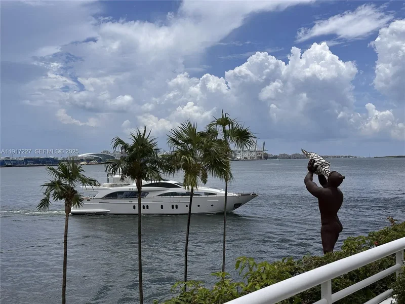 808 Brickell Key Dr 1802, Miami, Florida, United States. - Photo 36
