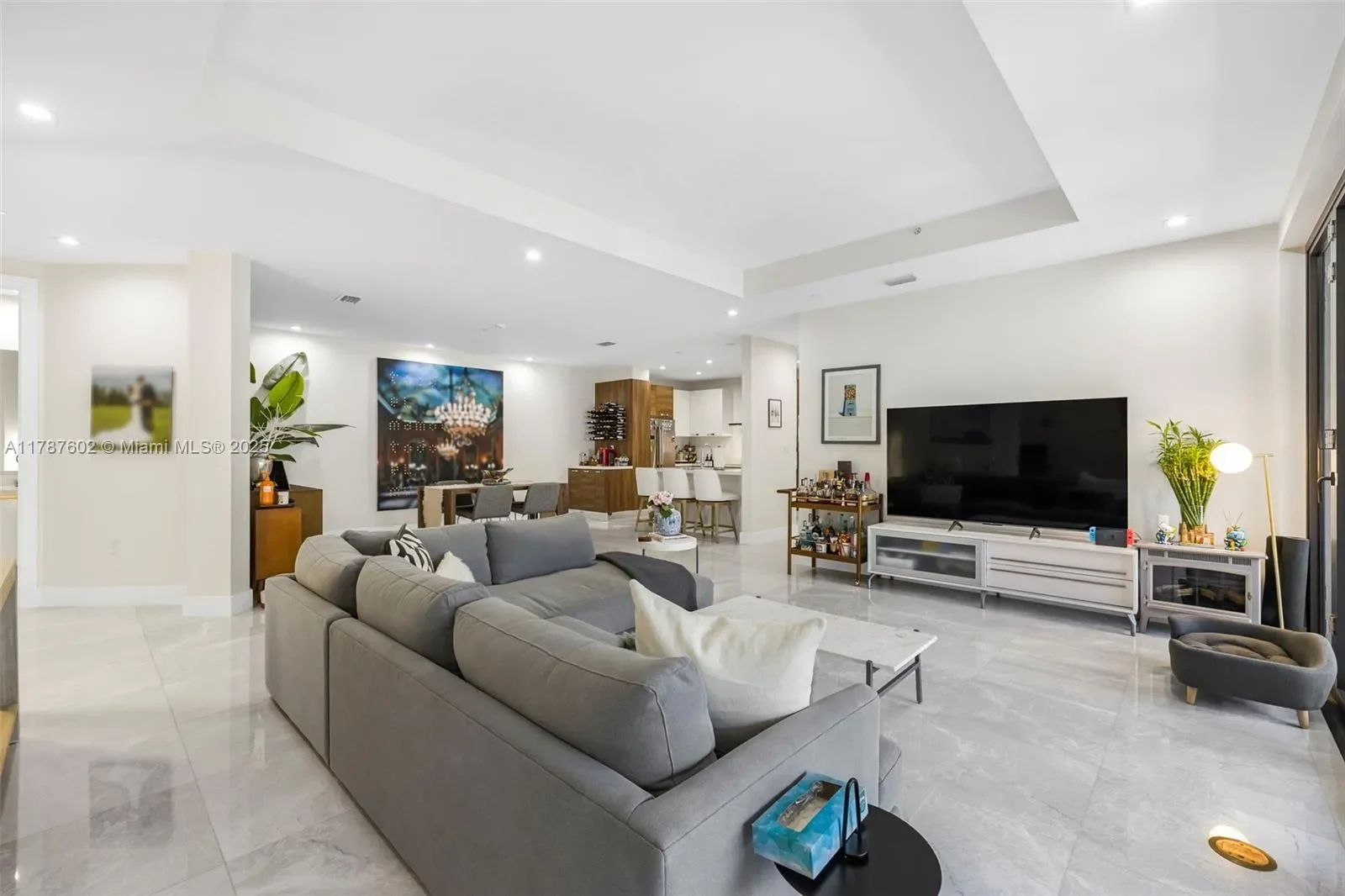 718 Valencia Ave 206, Coral Gables, Florida, United States. - Photo 18