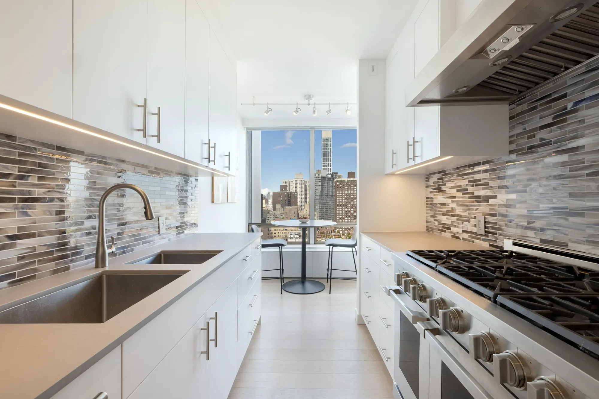 860 United Nations Plaza 25B, New York, NY 10017, New York, New York, United States. - Hero Image