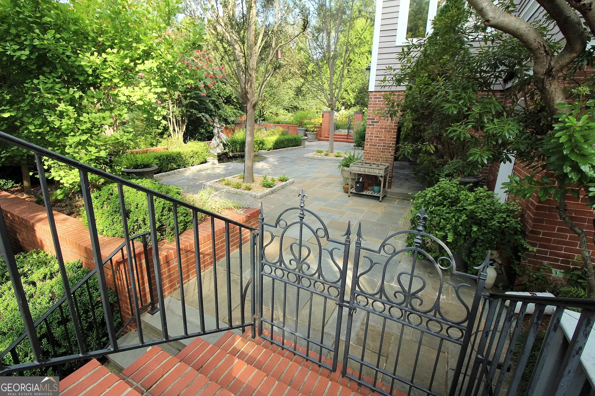 Gallery photo 2