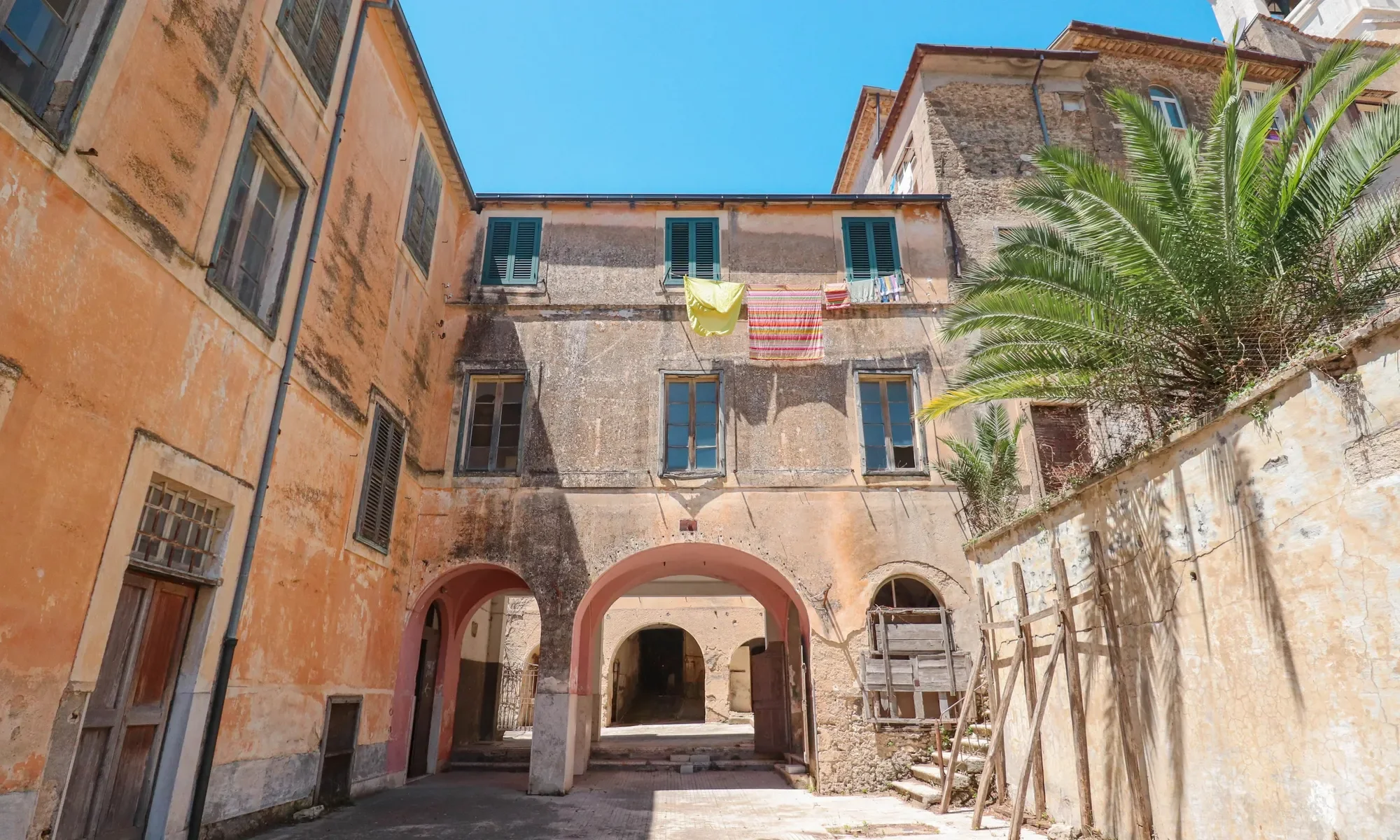 Exterior photo 9