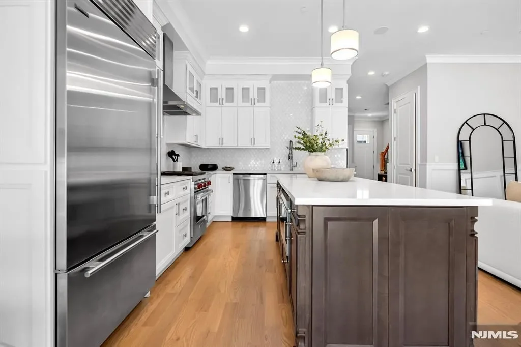 16 Gabriel Court #16, Paramus, New Jersey, United States. - Photo 9