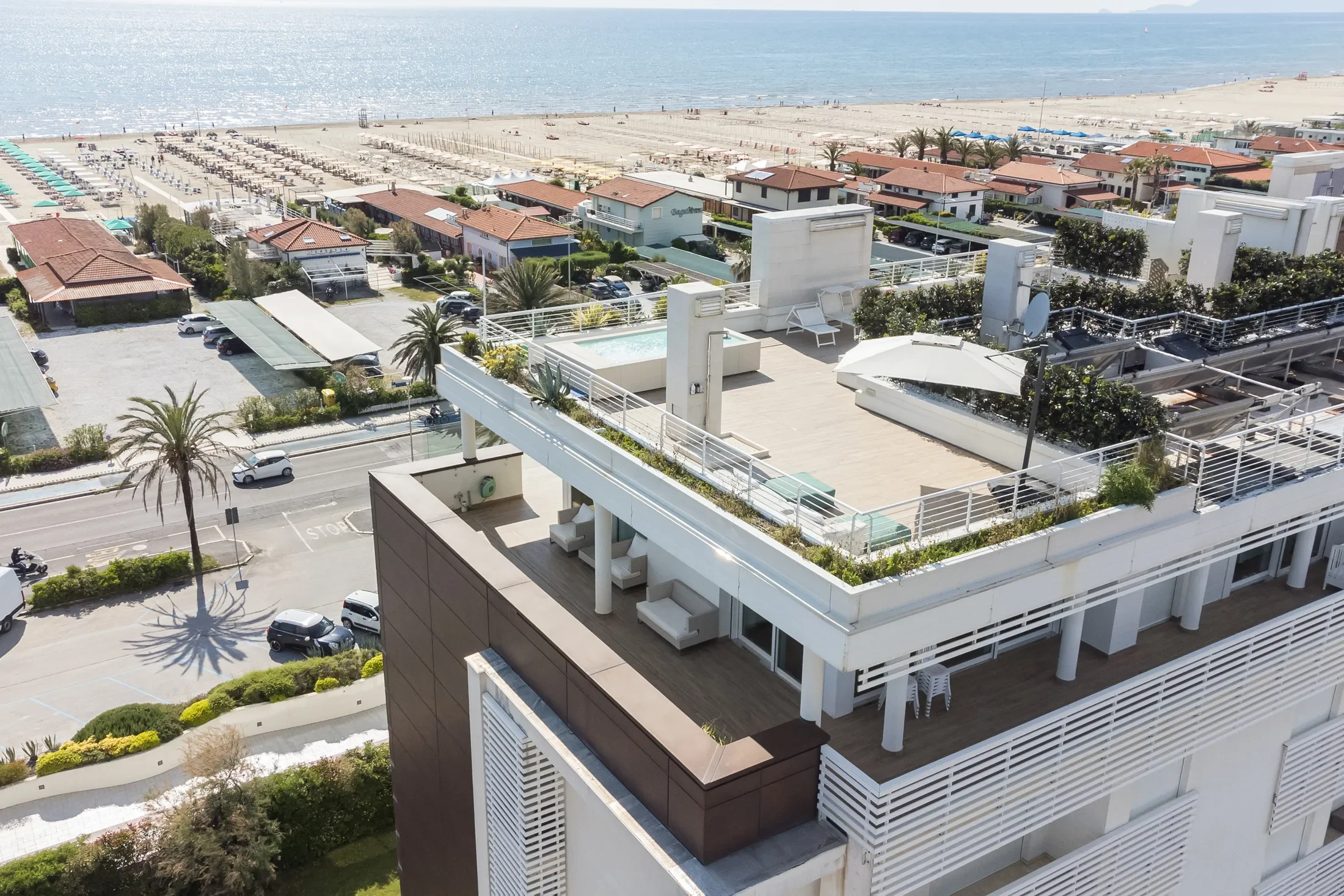 Exterior photo 6