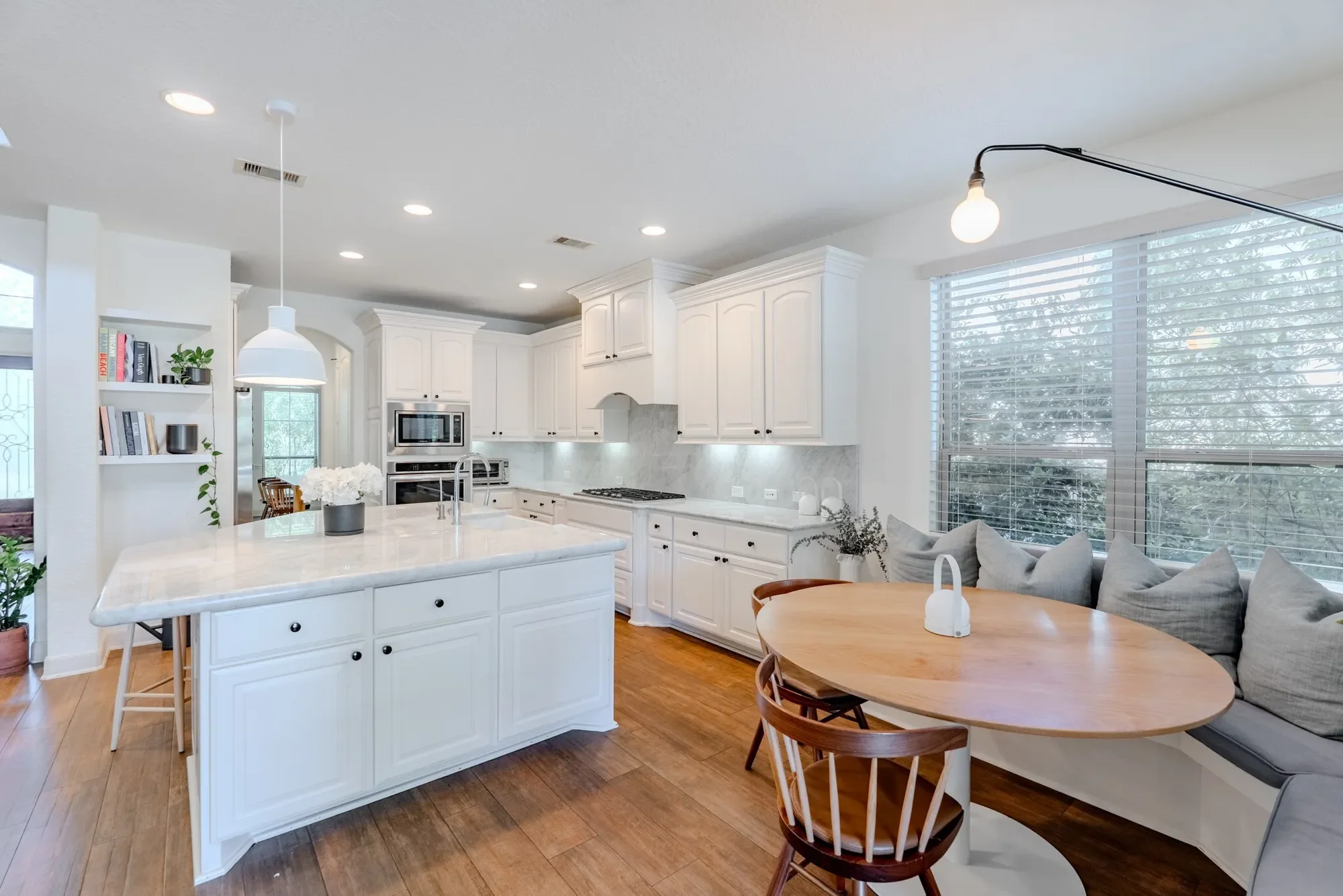 18 Devon Dale Drive, The Woodlands, TX 77375, The Woodlands, Texas, United States. - Photo 14