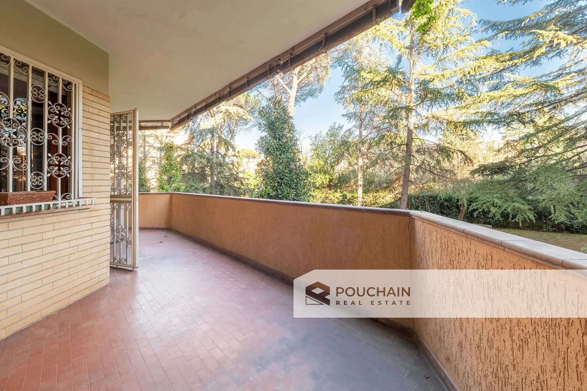 Exterior photo 3