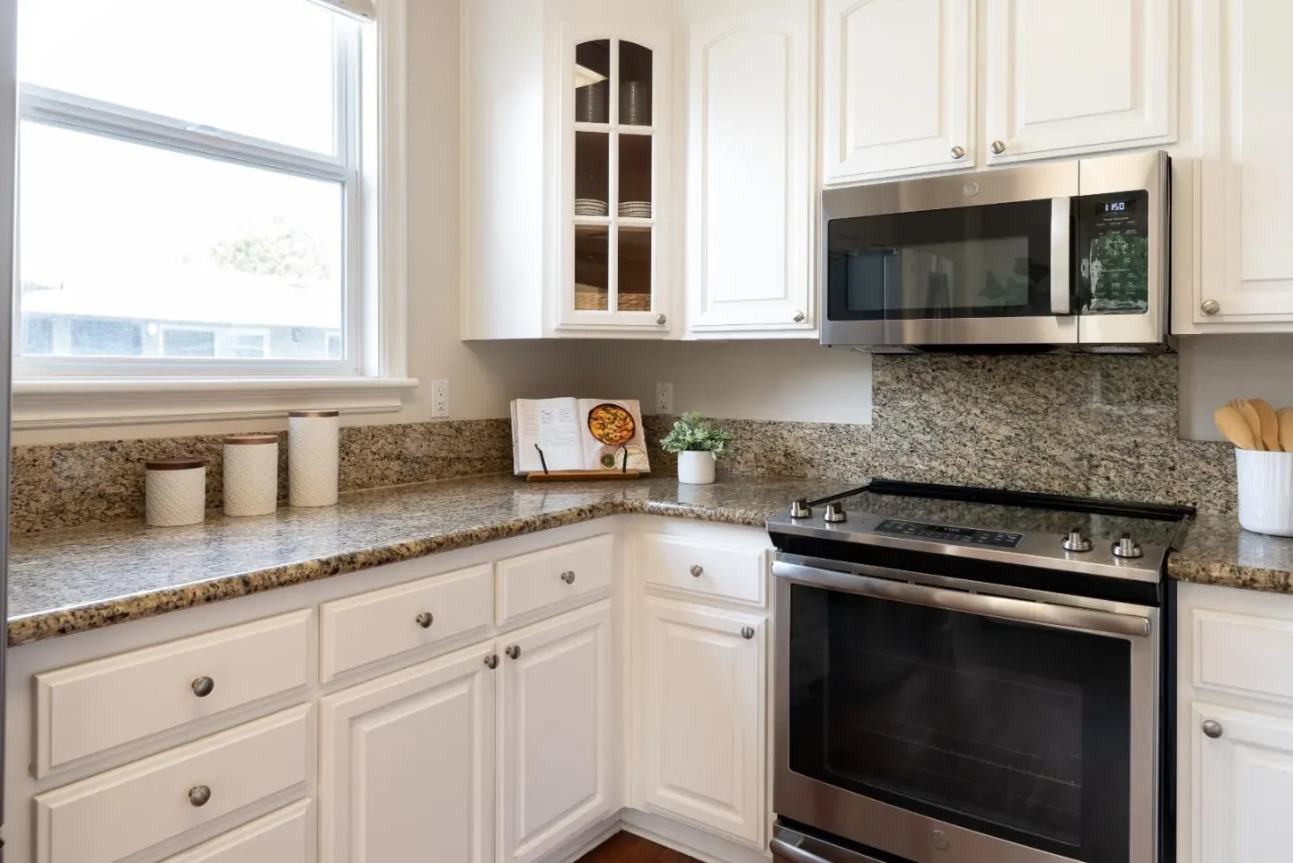 1237 Capuchino Avenue, Burlingame, California, United States. - Photo 20