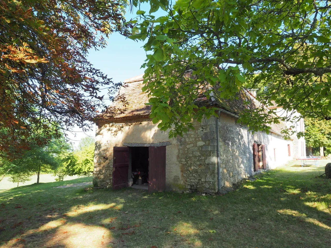 Exterior photo 3