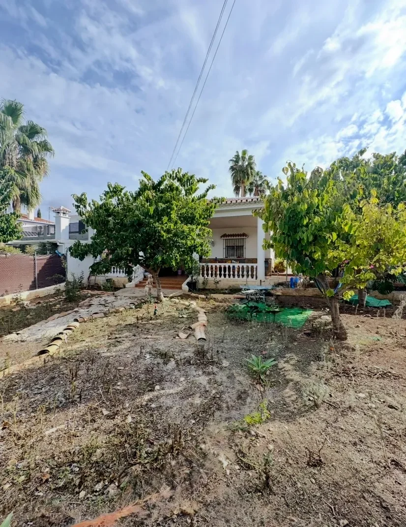 Exterior photo 8