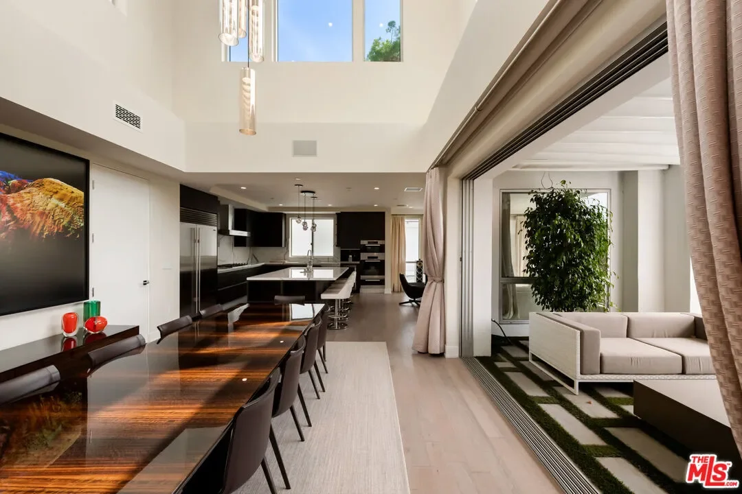 460 N Palm Dr, Beverly Hills, California, United States. - Photo 8