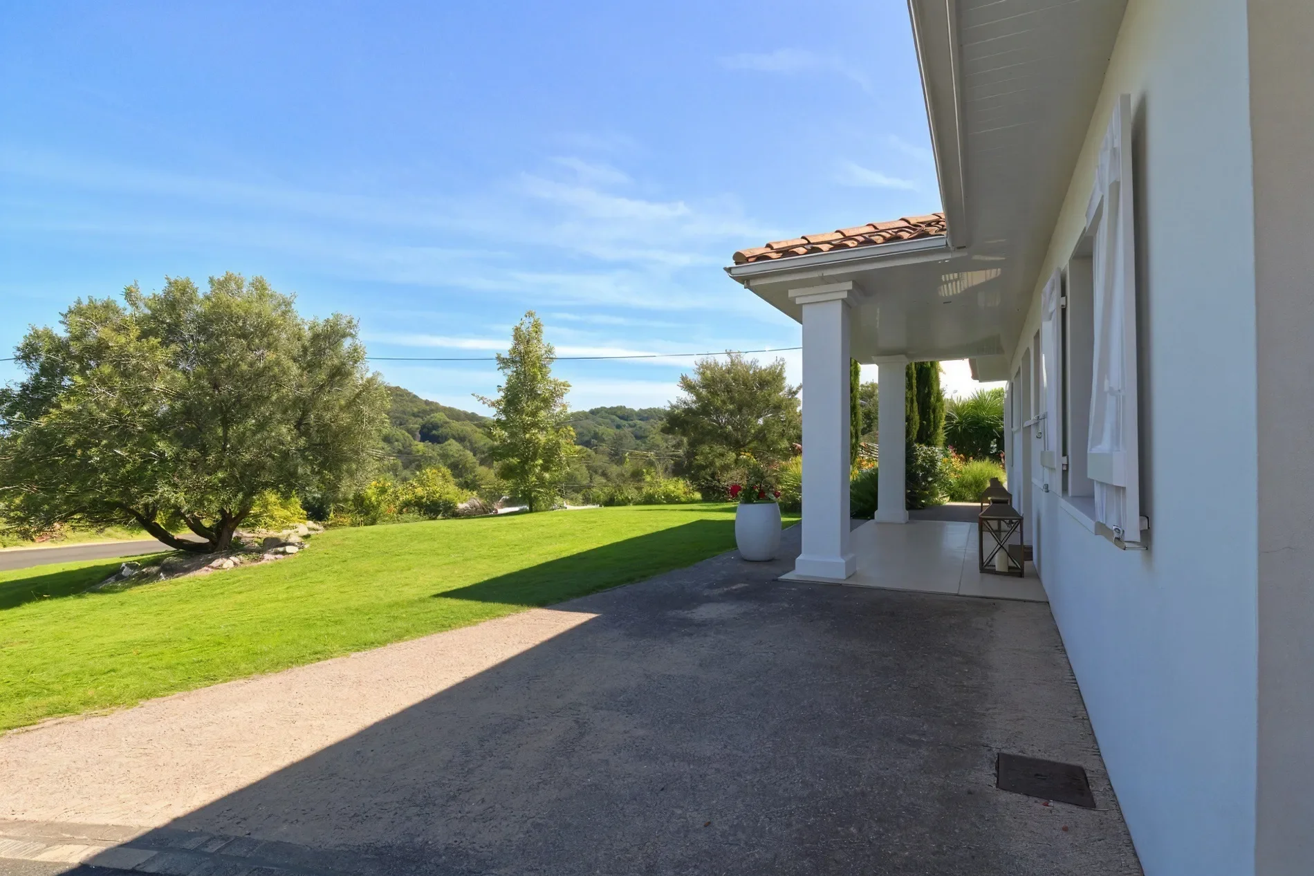 Exterior photo 3
