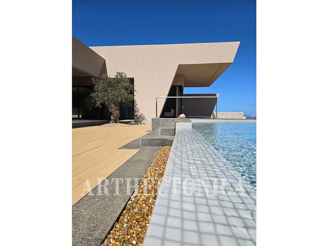 Exterior photo 5