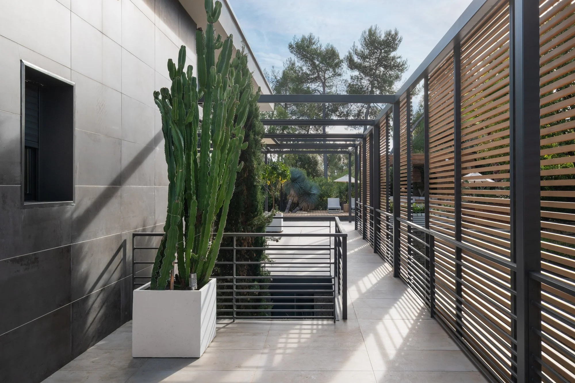Exterior photo 7