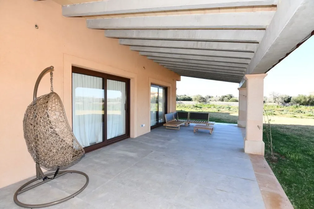 Exterior photo 1