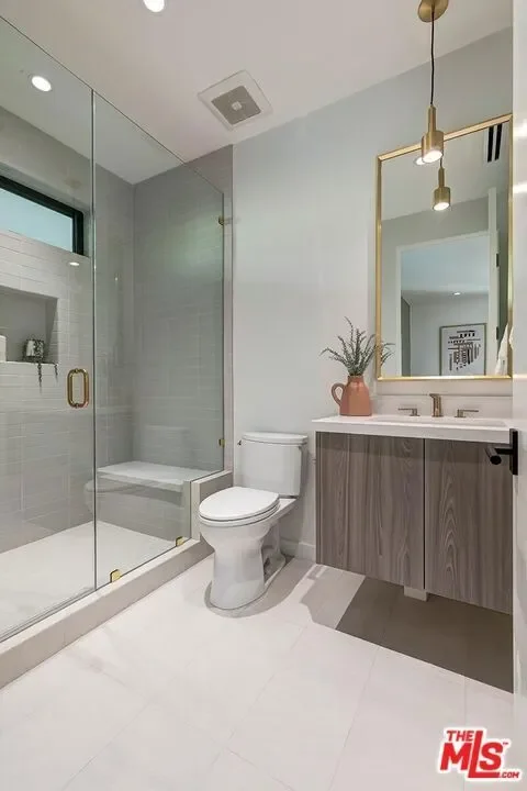 16879 Mooncrest Drive, Los Angeles, California, United States. - Photo 46